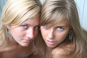 Two sexy beauties posing like Pro x 87 q7bh5kk6go