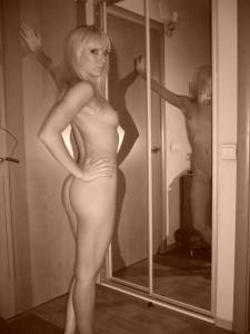 Small tits Blonde x 48 k7bh6e7gep