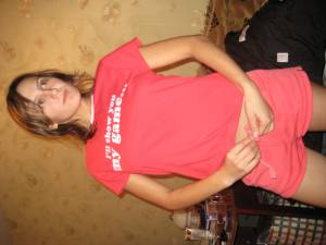 2 teens posing in Room x 48 d7bh67nlcf