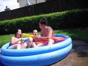 Teens Enjoy a Small pool in the Backyard x 104 d7bh41urrv