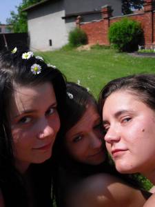Teens Enjoy a Small pool in the Backyard x 104 j7bh40jpyd