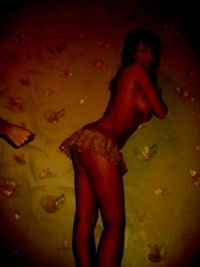 2 teens posing in Room x 48 s7bh674sze