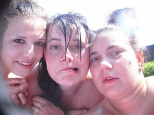 Teens Enjoy a Small pool in the Backyard x 104 g7bh41gmrm