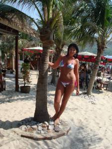 Two girls on Vacation x 40 47bh5p73d3