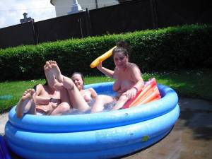 Teens Enjoy a Small pool in the Backyard x 104 s7bh41tgb4