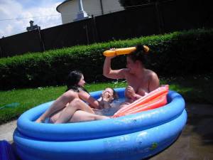 Teens Enjoy a Small pool in the Backyard x 104 d7bh41scwx