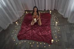 Sofi Ryan Cumming By Candle Light 299x 2495x1663 y7bii48ede