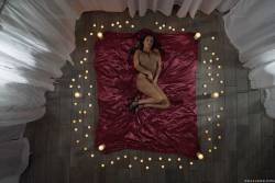 Sofi Ryan Cumming By Candle Light 299x 2495x1663 e7bii4cdzw
