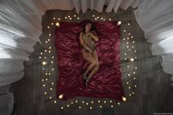 Sofi Ryan Cumming By Candle Light 299x 2495x1663 a7bii3xezu