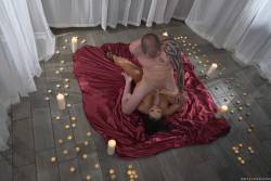 Sofi Ryan Cumming By Candle Light 299x 2495x1663 r7bii83gng