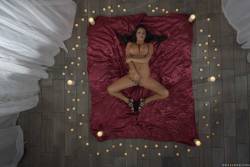 Sofi Ryan Cumming By Candle Light 299x 2495x1663 m7bii6hmlu
