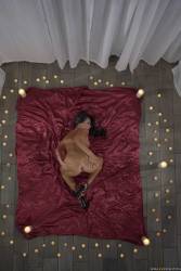 Sofi Ryan Cumming By Candle Light 299x 2495x1663 d7bii6fmlr