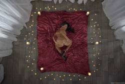 Sofi Ryan Cumming By Candle Light 299x 2495x1663 c7bii6digu