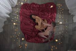 Sofi Ryan Cumming By Candle Light 299x 2495x1663 b7bii9wytr