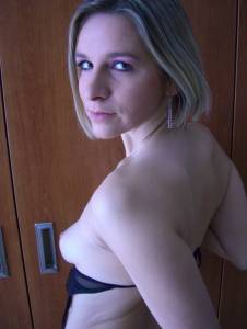 Putting on some sexy stockings v7bi0xiyhr