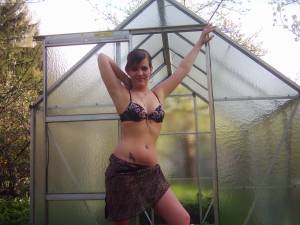 Wife outdoors and in the Gym x 70 s7bi0n9hhz