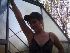 Wife outdoors and in the Gym x 70 m7bi0lvt61