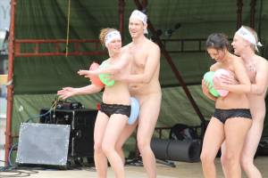 Watch Us Naked On Stage s7bi8rxm5d