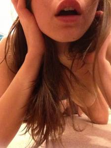Cute amateur Teen has fun at home [677 Pics] w7b08neh6s