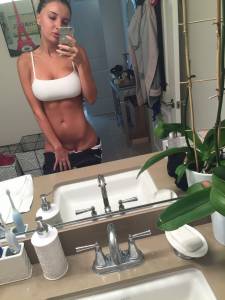 Beautiful, young with amazing Body x 74 l7bij3n6rl