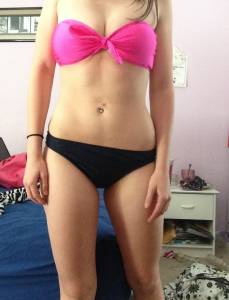 Cute amateur Teen has fun at home [677 Pics] r7b08s33ek