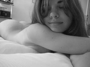 Beautiful girl posing for Bf x 32 x7b09exivm