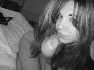 Beautiful girl posing for Bf x 32 o7b09euqhf