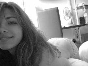 Beautiful girl posing for Bf x 32 z7b09ejhi3