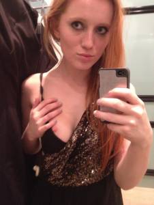 Stolen Mobile Phone Revealed Naked Redhead i7b18qhcf4