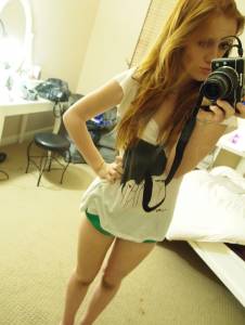 Stolen Mobile Phone Revealed Naked Redhead 47b18r82yy