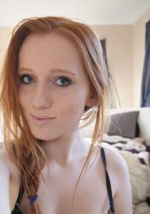 Stolen Mobile Phone Revealed Naked Redhead e7b18sd1mx