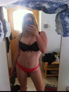 Busty Amateur Babe - WOW d7b1l6g0pv