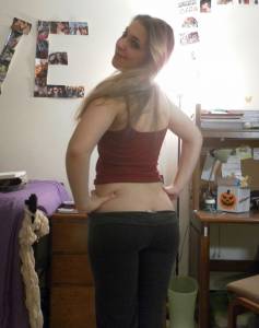 Hot girlfriend posing in bedroom (x63) 27b1pw4mga
