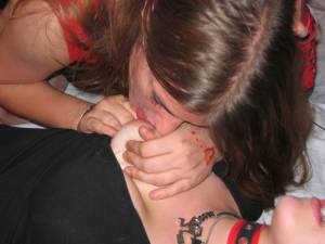 Three girls in the Bed x 77