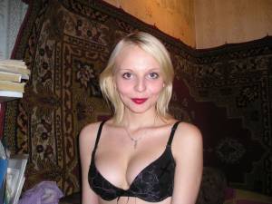 Russian blonde beauty at Home x 33-j7b3o1r3ir.jpg