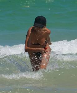 Patricia Contreras Topless On The Beach In Miami u7b4h5vwmx
