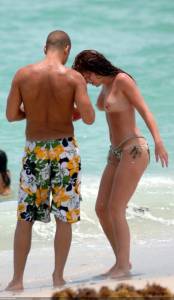 Natasha Hamilton Topless On The Beach In Miami47b4h1loqw.jpg
