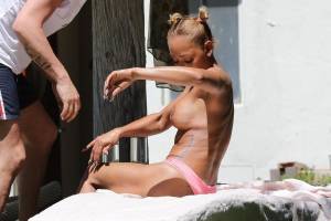 Melanie Brown Topless At A Resort In Desert Springs-27b4h2nbmf.jpg