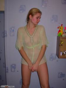 Sexy Blond Girlfriend [237]-r7b43d8eso.jpg