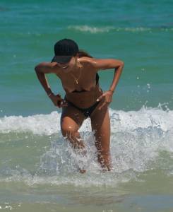 Patricia Contreras Topless On The Beach In Miami q7b4h5svee