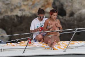 Rita Ora Topless On A Yacht In Tuscanym7b4h21hbb.jpg