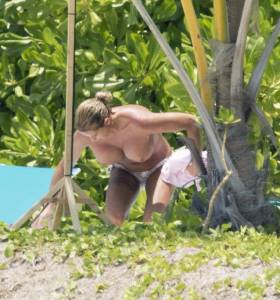 Katie Price Topless On A Beach In Miami-37b4h836u2.jpg
