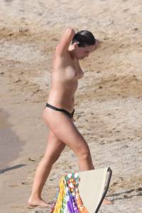 Olympia Valance Topless On The Beach In Mykonos r7b42tgboo