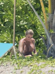 Katie Price Topless On A Beach In Miami-y7b4h857bs.jpg