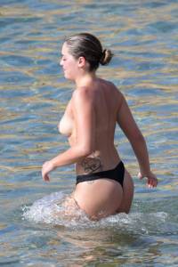 Olympia Valance Topless On The Beach In Mykonos-t7b42snmq1.jpg
