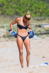 Kelly Rohrbach Topless On The Beach In Hawaii-f7b42vhq4g.jpg