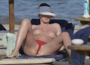 Bleona Qereti Topless And Lip Slip On The Beach37b4h3t233.jpg