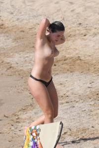 Olympia Valance Topless On The Beach In Mykonos-d7b42ssnqz.jpg