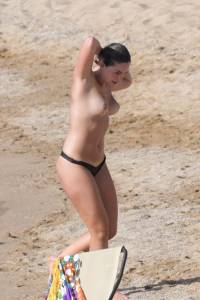 Olympia Valance Topless On The Beach In Mykonos d7b42ssnqz