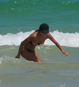 Patricia Contreras Topless On The Beach In Miami p7b4h5wadn
